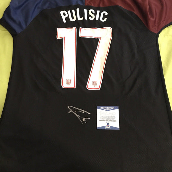 Christian Pulisic Signed Autographed Team USA Soccer Jersey (Beckett COA)