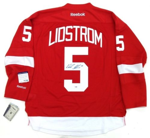 Nicklas Lidstrom Signed Autographed Detroit Red Wings Hockey Jersey (PSA/DNA COA)
