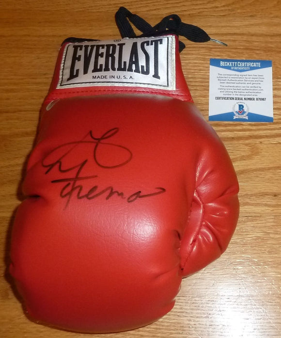 George Foreman Signed Autographed Everlast Boxing Glove (Beckett COA)