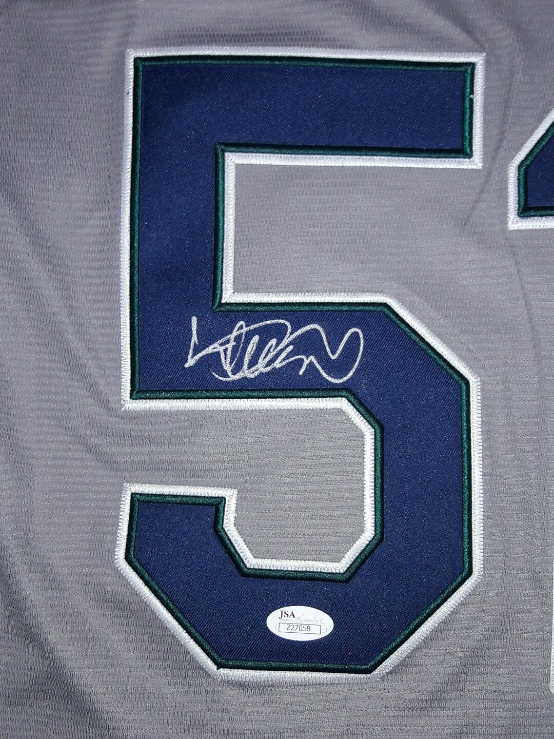 Ichiro autographed Seattle Mariners jersey